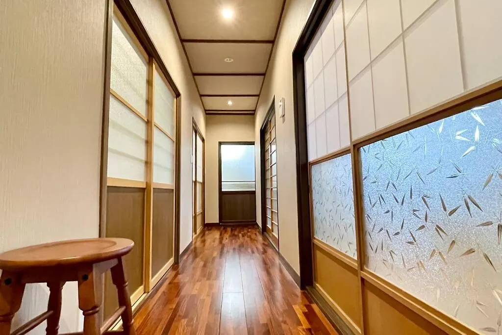 箱根芦ノ湖畔天然温泉にごり湯の隠れ宿「九十九湖畔荘」Hakone Lake Side Villa & Hot Springs 0*, Hakone