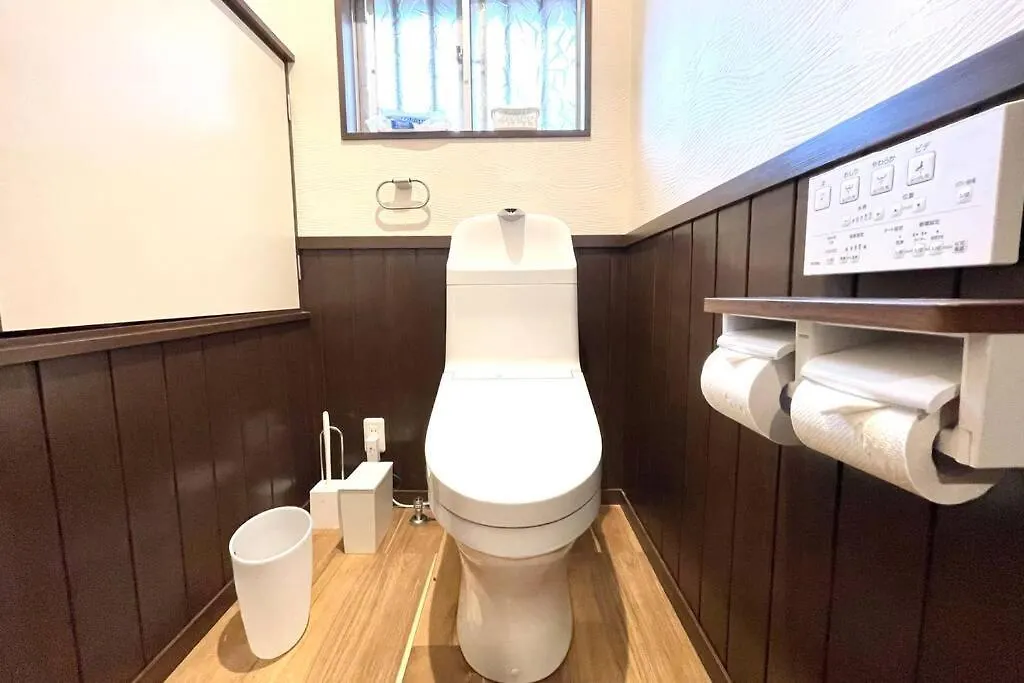 Holiday home 箱根芦ノ湖畔天然温泉にごり湯の隠れ宿「九十九湖畔荘」Hakone Lake Side Villa & Hot Springs